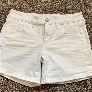 Mid rise American Eagle shorts